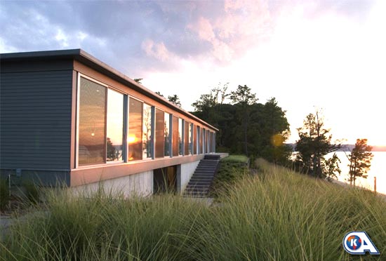 Koran Arsitektur: Desain Rumah Modern di Pinggir sungai 