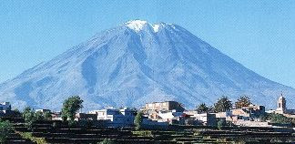 Foto del Volcán Misti desde lejos