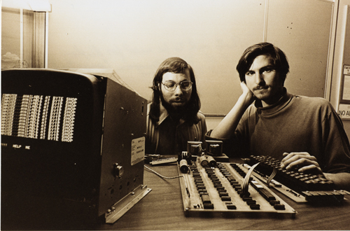 apple.steve_wozniak_and_steve_jobs_with_apple_I.1976.102665473.lg_.jpg