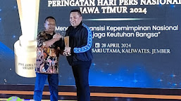 Bupati Sampang Raih Penghargaan Tokoh Pembina Prestasi Porwanas dari PWI Jatim