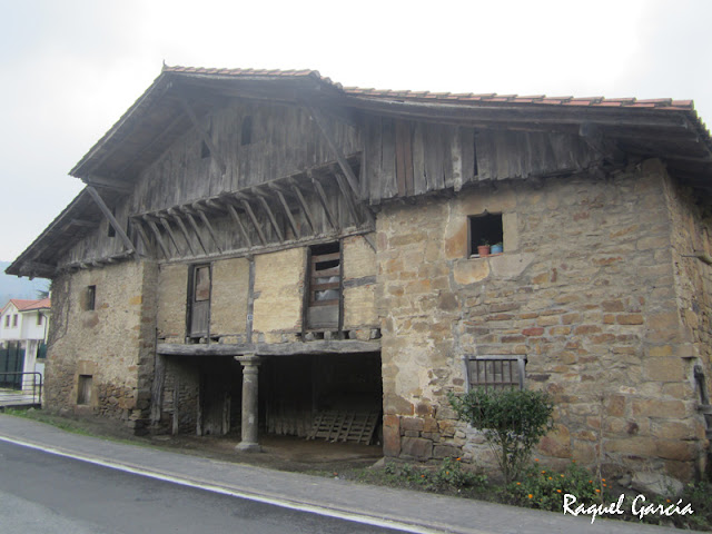 Caserío en Luiaondo. Aiara (Álava)