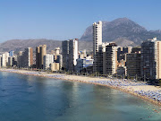 In Benidorm I go to the beach and to the swimmingpool with my friends. (benidorm )