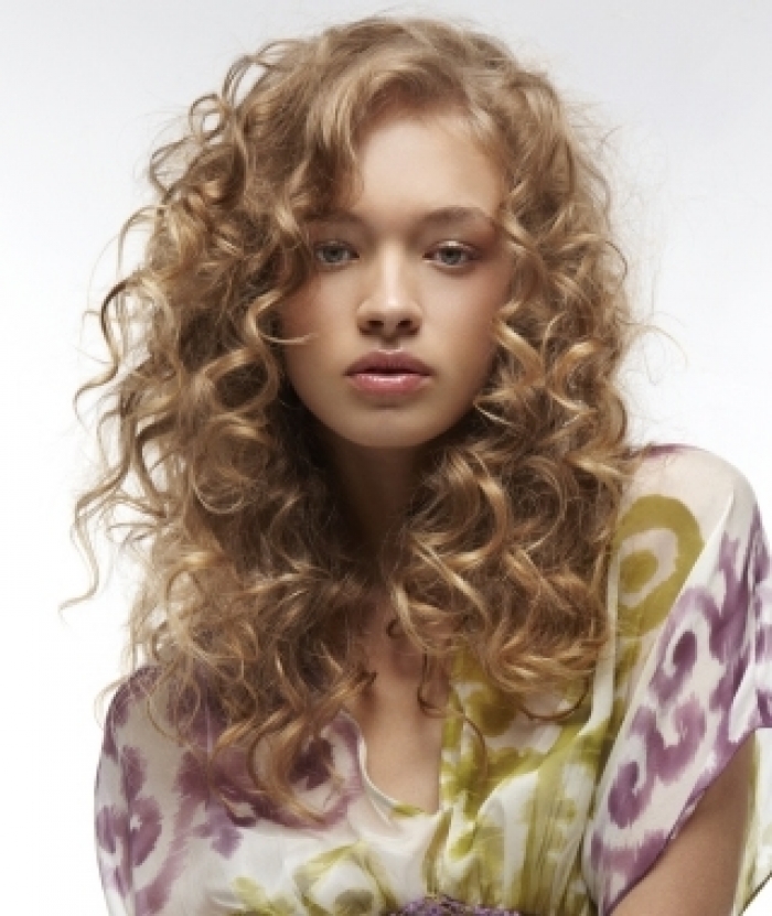 curly hairstyles long curly haircuts