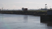 Questo è il Canalbianco c/o Baricetta. Anche qui il livello dell'acqua è . (fiume po )