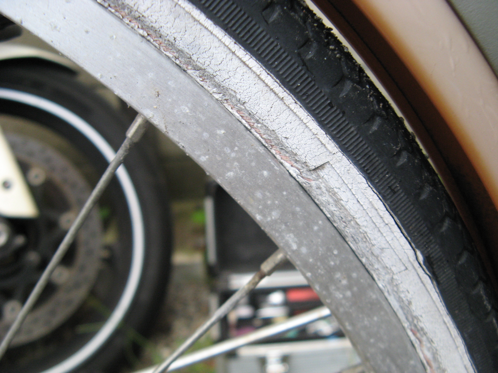 自転車 タイヤ 幅
