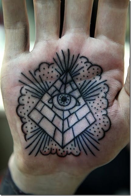 aux_yeux_de_lun_pyramide_palm_tatouage