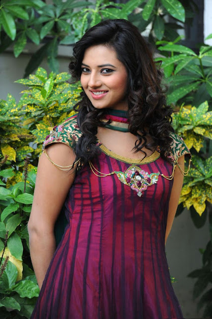 Isha Chawla Latest Stills