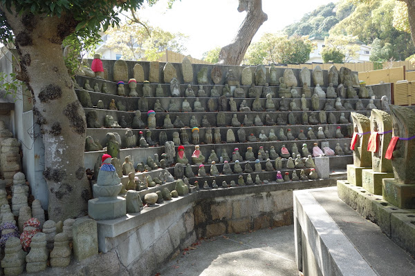 萬霊堂