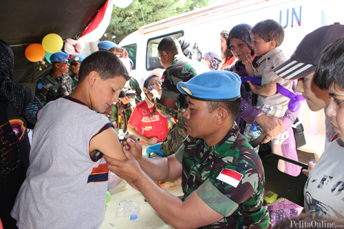 Serunya Anak-Anak Lebanon Bermain Bersama Prajurit TNI