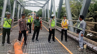 Bhabinkamtibmas Glagah Dampingi Pengecekan Jembatan Oleh Ditlantas Polda DIY