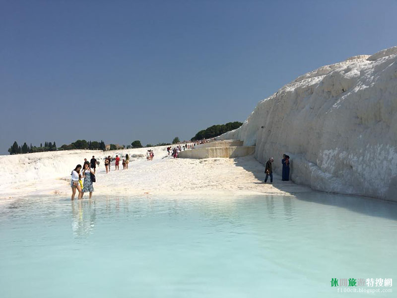 [土耳其/代尼茲利] 浸泡在雪白的世界遺產裡 — 棉花堡 Pamukkale 