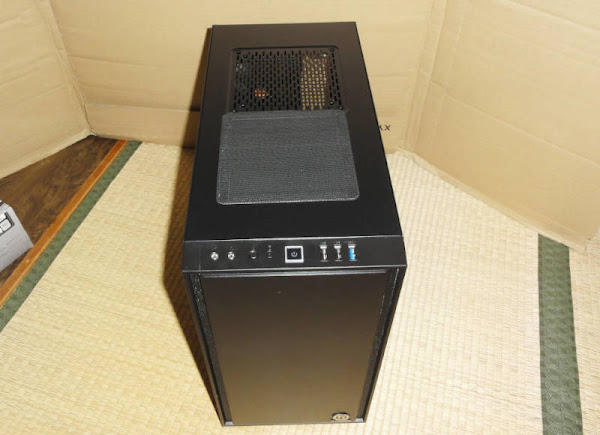 Thermaltake Versa H17上面画像