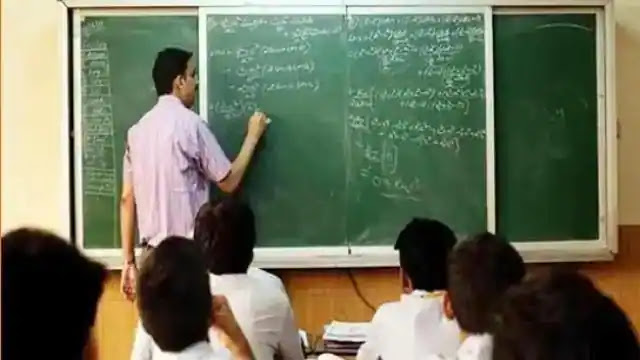 शिक्षामित्र बोले-नहीं चाहिए एक हजार रुपये, बनाएं स्थायी शिक्षक