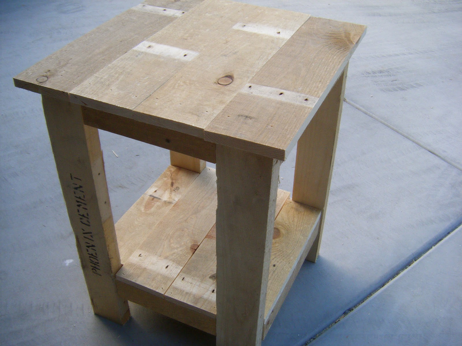 Download Pallet End Table Plans PDF outdoor tv stand plans