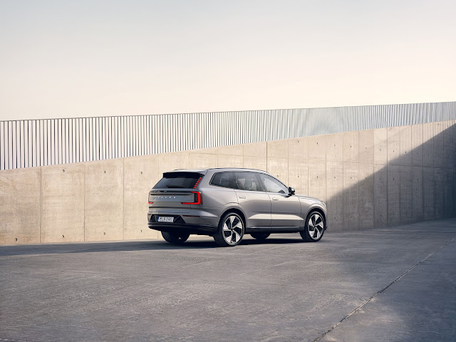 Volvo EX90 - inspired by yacht design the exterior lines and shapes allows the air flow to go as efficiently as possible. That's how the drag coefficient is as low as 0.29 and it's considered as very low for a 7-seater SUV.