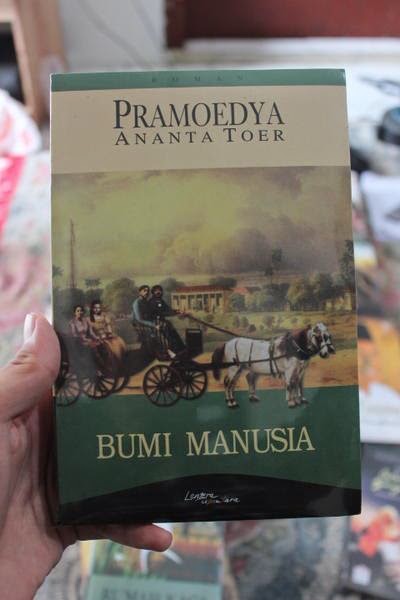 Kumpulan Resensi dan Harga Terbaik Bumi  Manusia  di Toko 