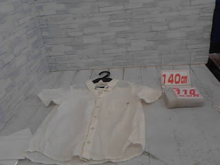 中古品　子供服　１４０㎝　ホワイト　半袖シャツ　１１０円