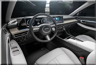 Interior do Hyundai Sonata 2024, mostrando o painel de instrumentos digital e a central multimídia.