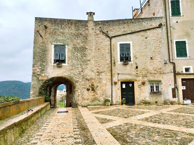 piazza sant'agostino Verezzi