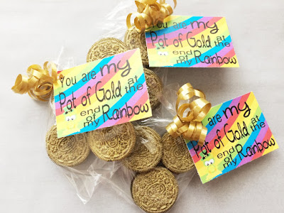 Celebrate St Patrick's day with your Pot of Gold and these cute, easy, cheap St Patrick's day bag toppers.  You can make yummy gold coins from Oreo Cookies and add this printable bag topper for a great St Patrick's day gift that everyone will be lucky to receive!