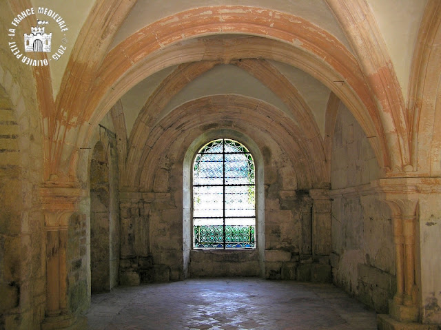 MONTBARD (21) - Salle capitualire de l'abbaye de Fontenay