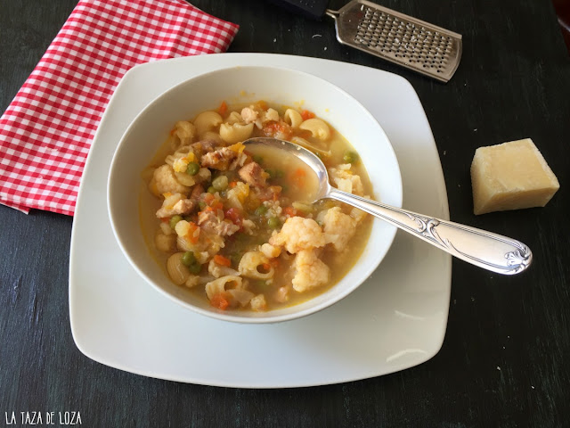 minestrone-de-verduras-con-queso-parmesano