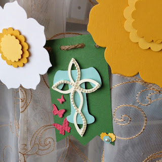 MidnightCrafting.com Easter Cross Banner Spring Daffodil Flower Floral Framelits