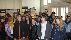 Présentation dans le hall du Musée avant la visite