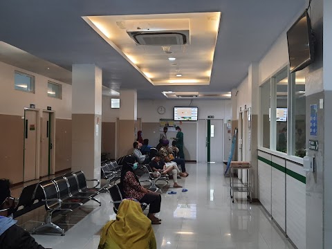 Ruang Tunggu Poliklinik RSU Permata Medika Kebumen