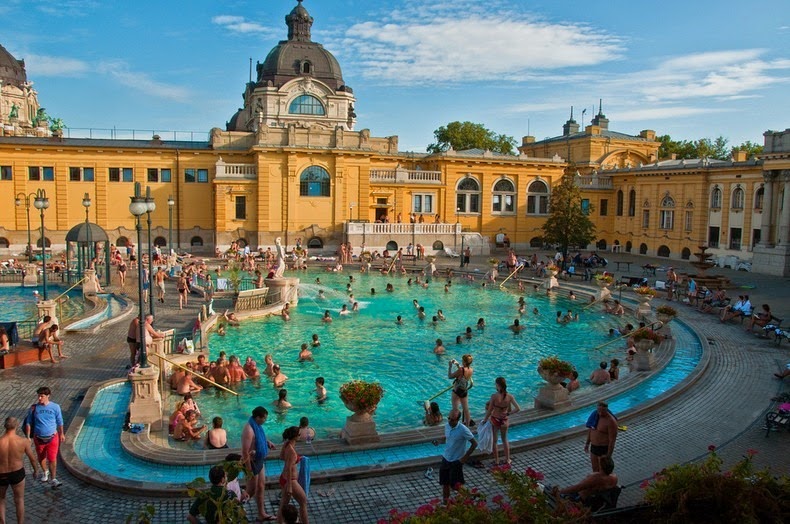 Sz chenyi Thermal Bath in Budapest  Amusing Planet