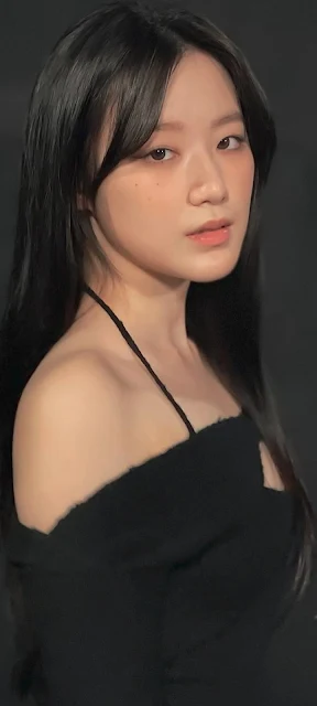 Yeh Shuhua (葉舒華; born Jan 6, 2000), simply known as Shuhua