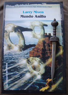 Portada del libro Mundo Anillo, de Larry Niven