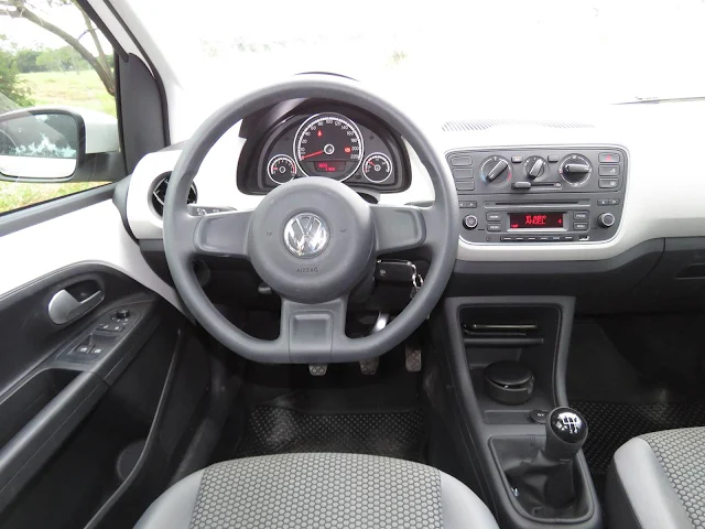 Volkswagen Up! TSI com 10.000 Km de uso  - interior