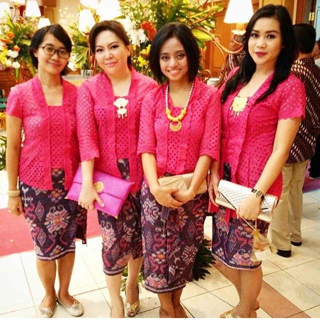 Kebaya Renda  Batik  Pink Inspirasi Kebaya Modern