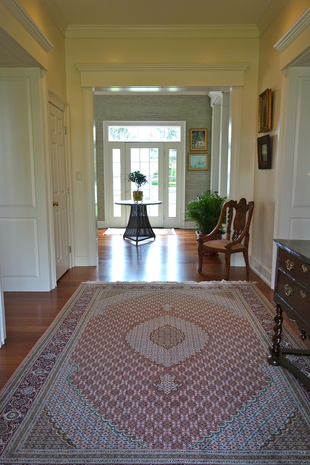 Gracious Interiors: A Welcoming Entry