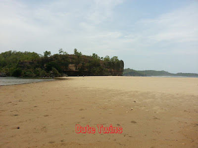 menikmati keindahan pantai soge pacitan