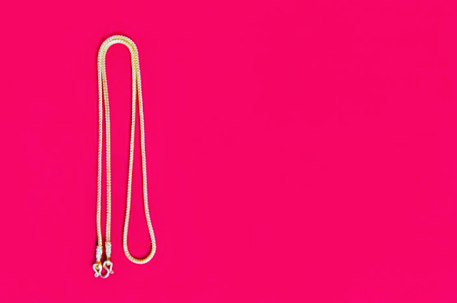 How to Wear Gold Chains with Style – A Mini-Guide for Your Styling