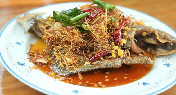 Fish Crispy Garlic with Pineapple Tamarind Sauce