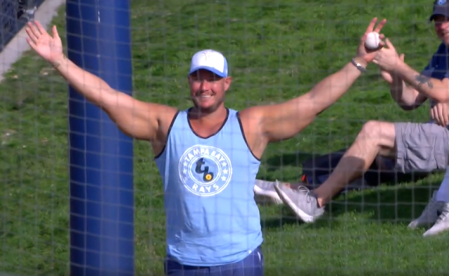 Rays fan makes lunging grab of Lucius Fox foul ball 2/24/2020