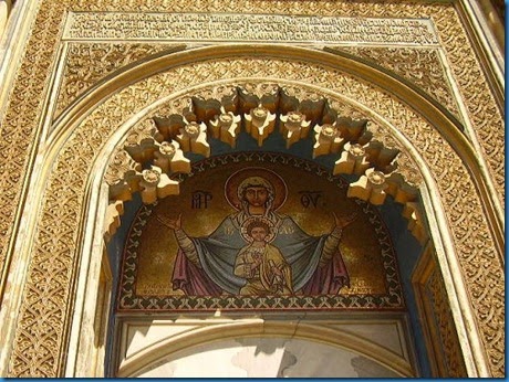 curtea_de_arges_monastery-entrance