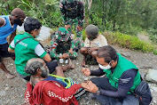 Sinergi Peduli Kesehatan, Satgas Yonif 756 dan Dinkes Mimika Gelar Yankes Keliling Kampung