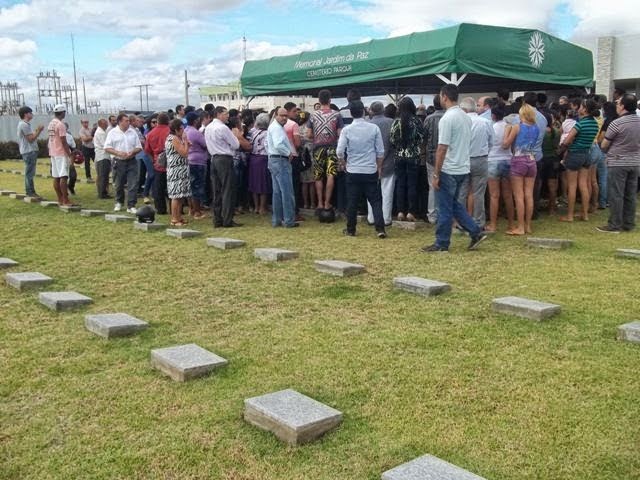 Família morta em tragédia na BR 230, próximo a Soledade, é enterrada em Patos-PB sob forte comoção