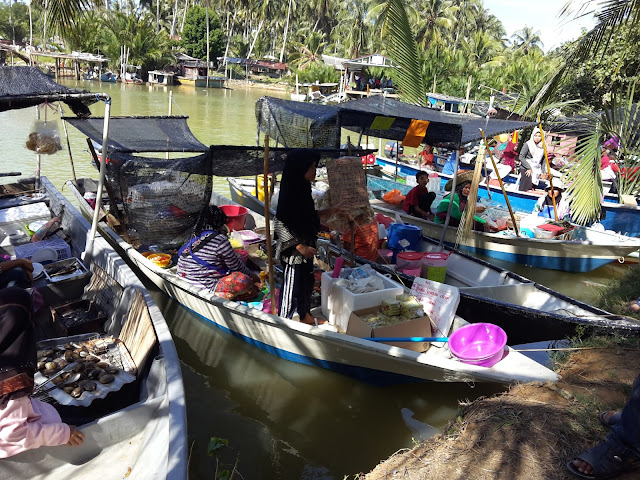 Kelantan Floating Market - Pasar Terapung Pertama di Malaysia