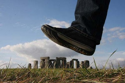 Super Cool Pictures Of Forced Perspective Seen On lolpicturegallery.blogspot.com