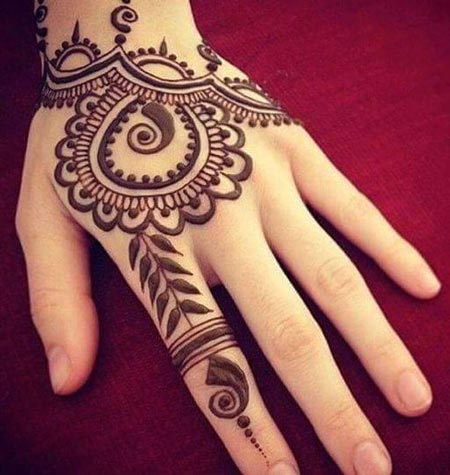 Simple Stylish Mehndi Design To The Core