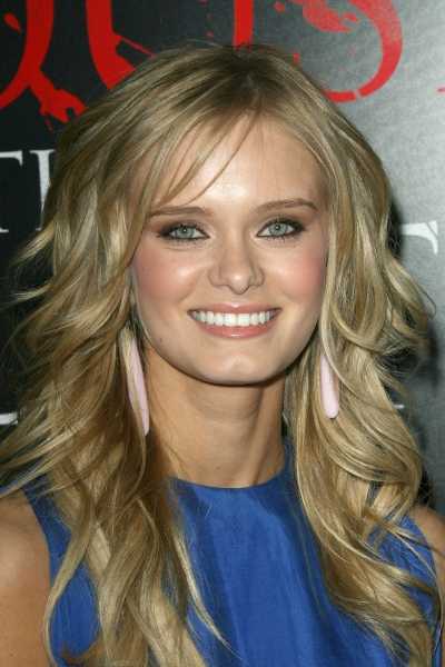 sara paxton long layered hairstyle