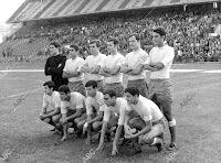 U. D. LAS PALMAS. Temporada 1969-70. Oregui, José Luis, Tonono, Hernández, Castellano, Guedes. León, Gilberto II, Trona, Germán, Gilberto I. CLUB ATLÉTICO DE MADRID 1 U. D. LAS PALMAS 2. 21/09/1969. Campeonato de Liga de 1ª División, jornada 2. Madrid, España, estadio Manzanares. GOLES: 0-1: 10’, León. 0-2: 86’, Trona. 1-2: 89’, Alberto.