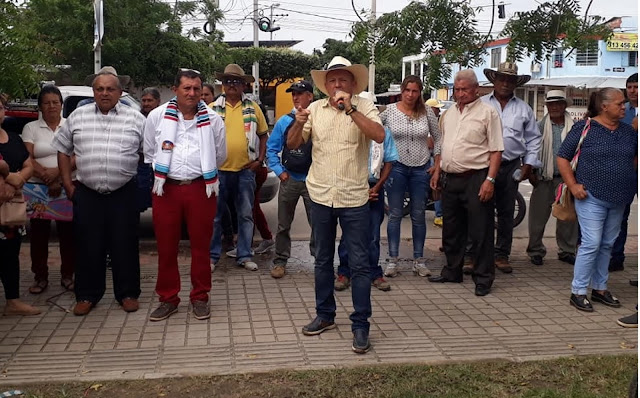 FRONTERA: Ganaderos de Arauca-Colombia protestan contra el ICA por mala atención y rechazan resolución sanitaria fronteriza.