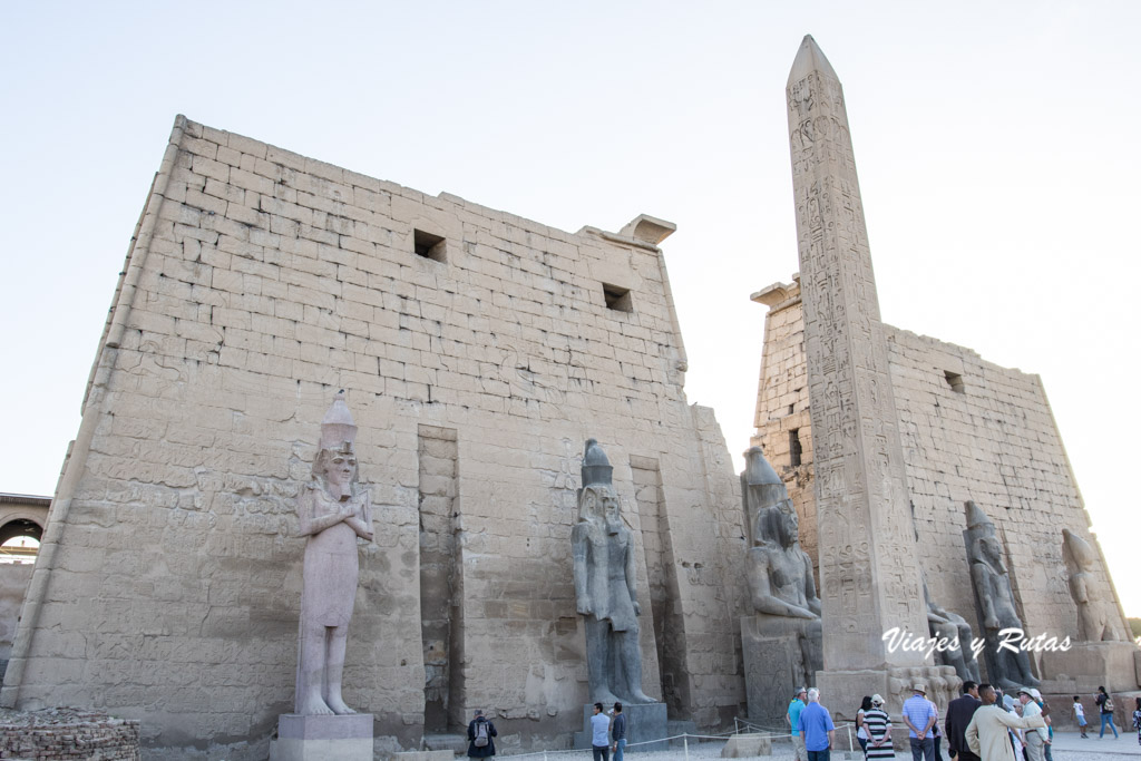 Pilono y obelisco del templo de Luxor