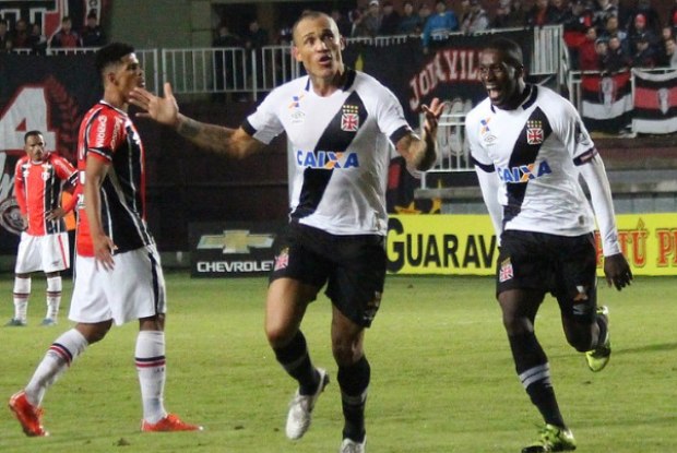 Vasco vence Joinville e amplia serie invicta no Campeonato Brasileiro